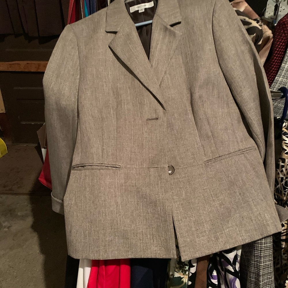 Women’s Bkazers - Picture 12 of 16
